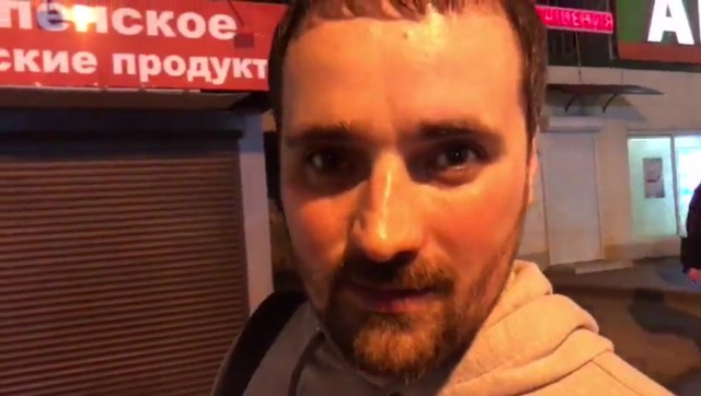 Романтик из Уфы подарил девушке розу и отправил ее подругу в нокаут ударом в челюсть