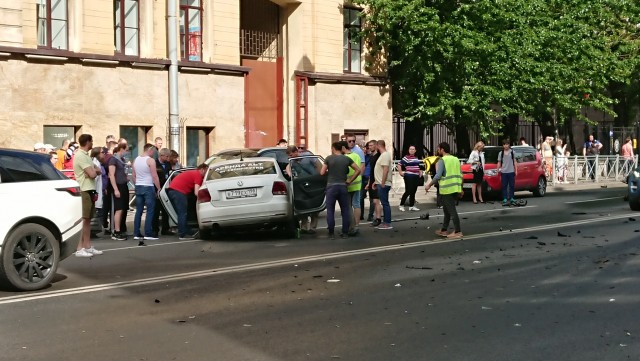 Смертельное ДТП на Петроградке: Такси VS Ferrari