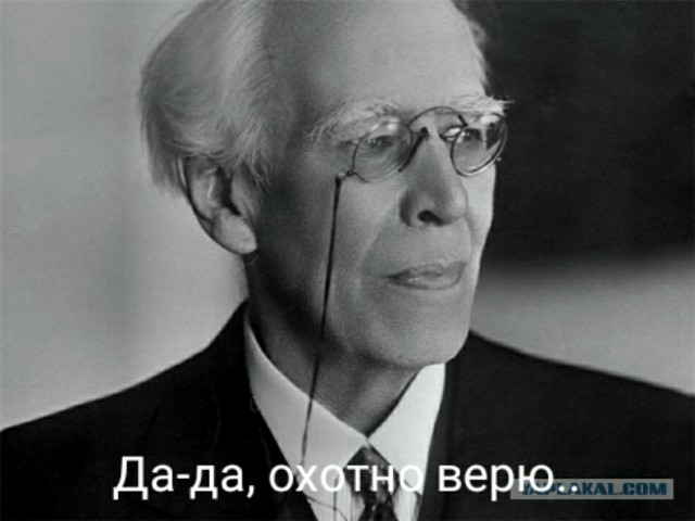 Москвич преклонил колено перед мигрантом из Средней Азии и почистил ему кроссовки