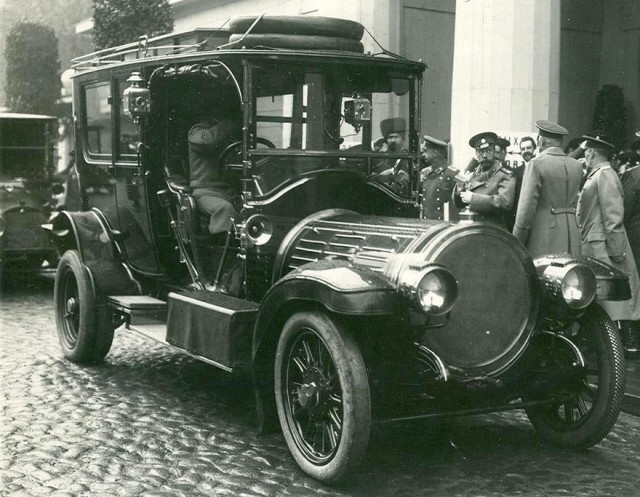 Международная автомобильная выставка в Михайловском манеже. 1913г.