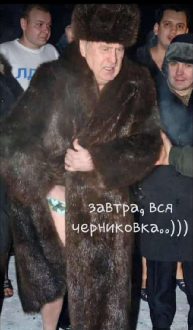 В Уфе горит крупный ТЦ
