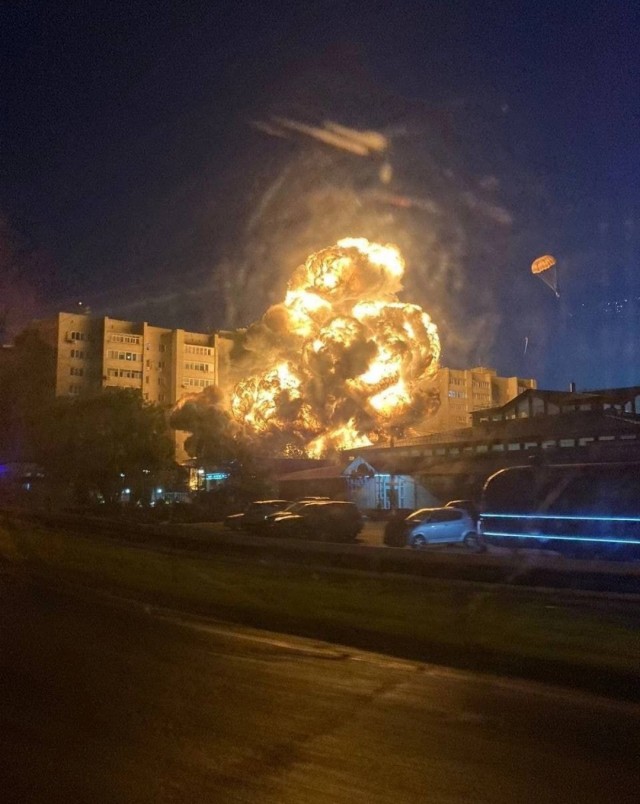 В Ейске на жилой дом упал самолёт