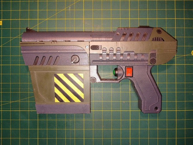 Гаусс пистолет Enforcer-1