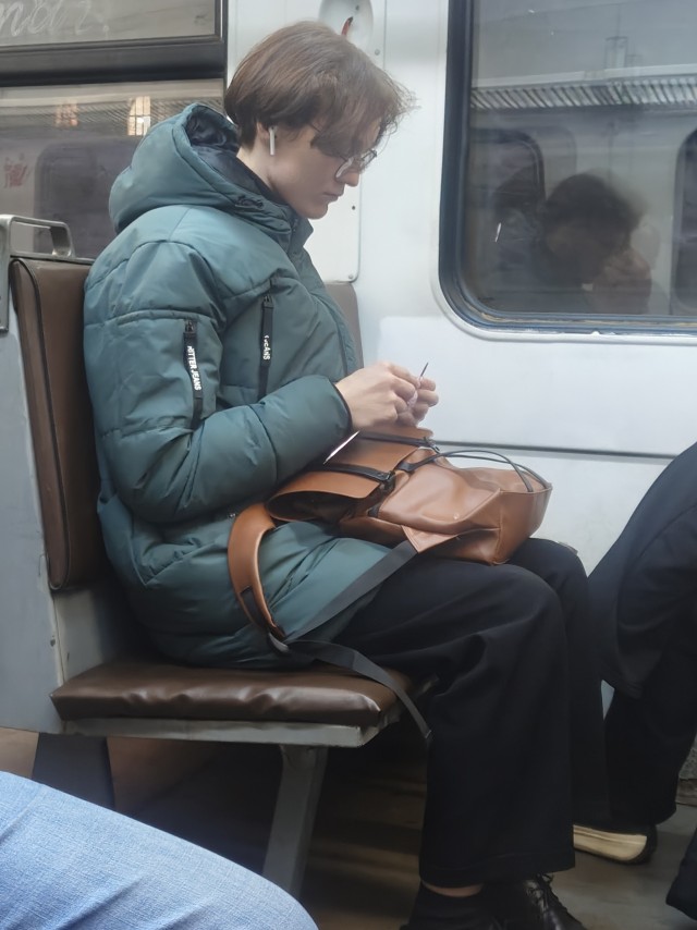 От бабушки едет