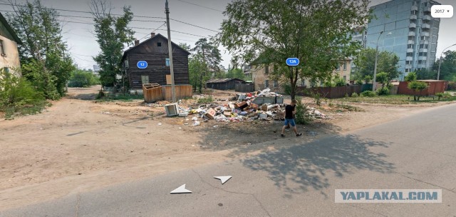 Долгожданный туалет установили у бараков в Чите, но есть проблема. Его заколотили