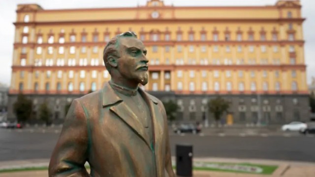 В День памяти жертв политических репрессий на Лубянскую площадь вернули памятник Дзержинскому