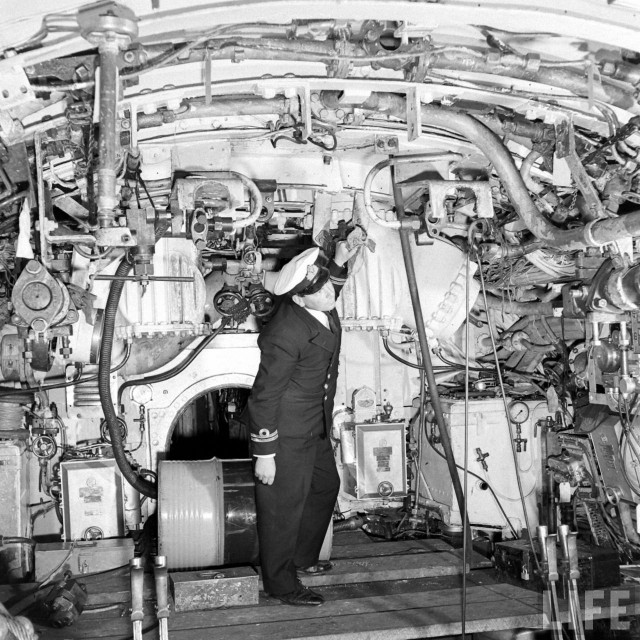 " Веселый Роджер" над субмариной