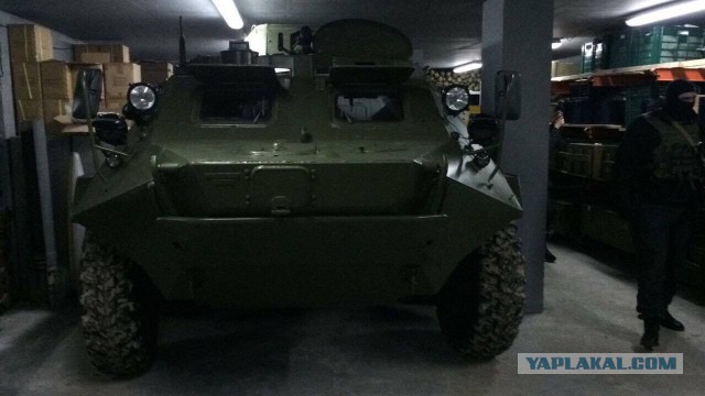 Под Киевом найден подземный склад с оружием и бронетранспортёром