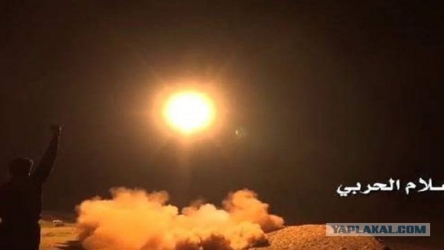 СМИ: По столице Саудовской Аравии нанесли ракетный удар