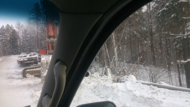 Дальнобойщик четыре дня ждал помощи в кювете.