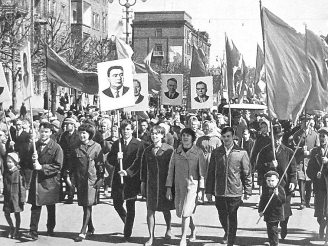 Первомай ранешних времён. Небольшая подборка фотокарточек