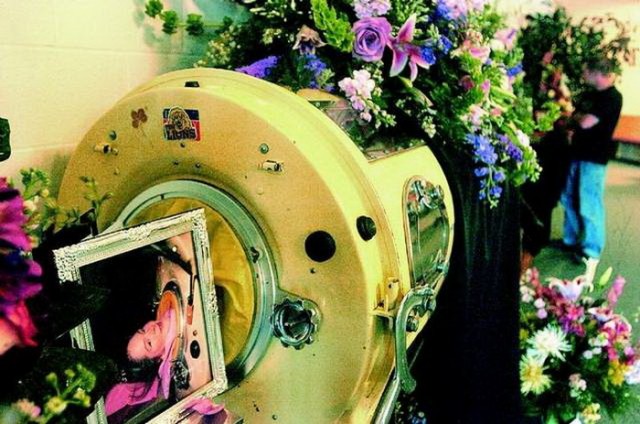 Жизнь в «танке»: женщина провела почти 60 лет в аппарате вентиляции легких
