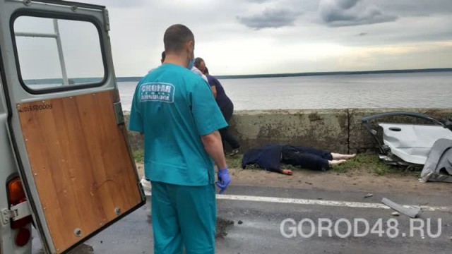 Сплошная? Слепой поворот? Пофиг, обгоняем!