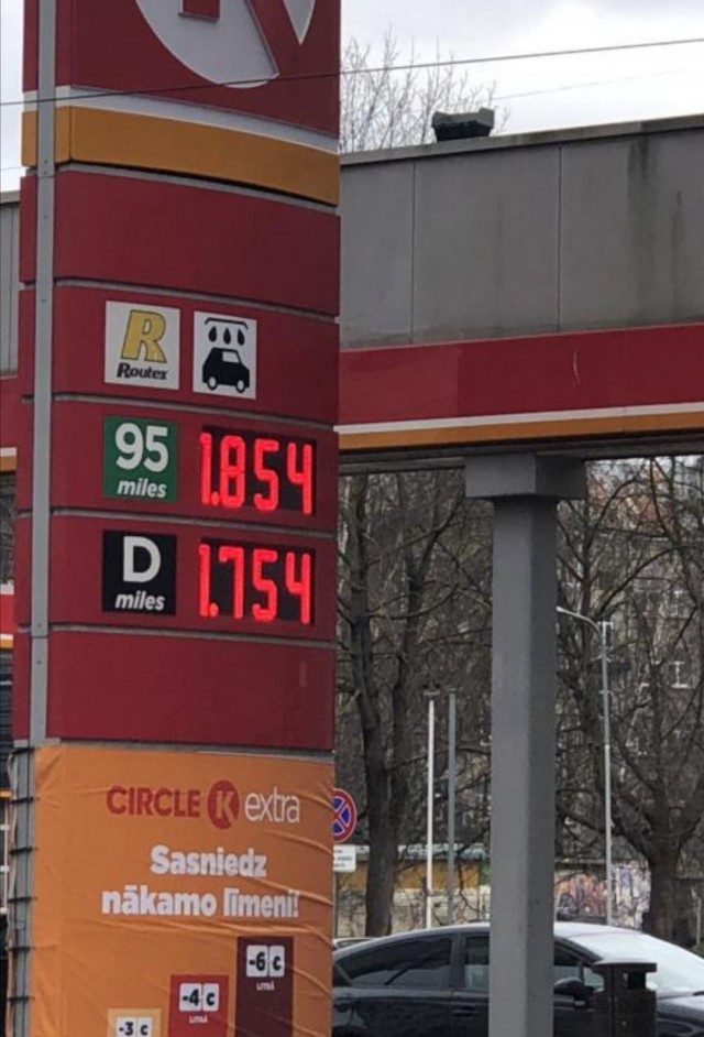В декабре в Германии литр топлива стоил 1,55 евро