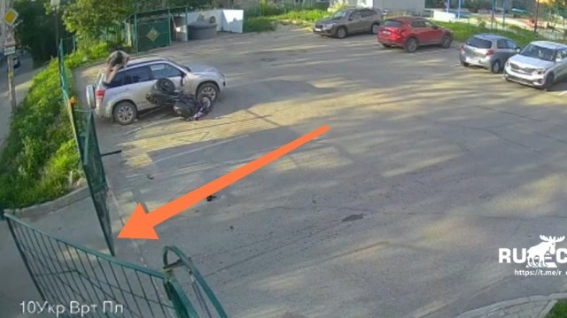 Сложный акробатический трюк от начинающего байкера из Томска