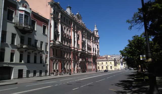 С 1 апреля с совершеннолетних туристов в Петербурге начнут взимать курортный сбор в размере 100 рублей в сутки