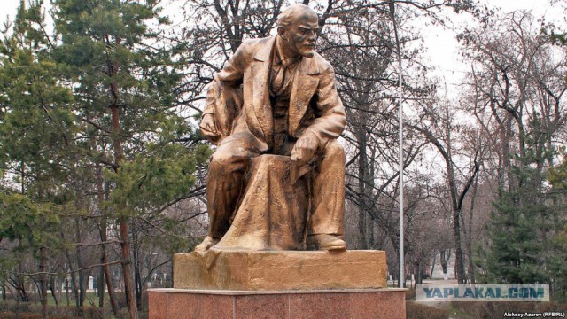 Памятники Ленину