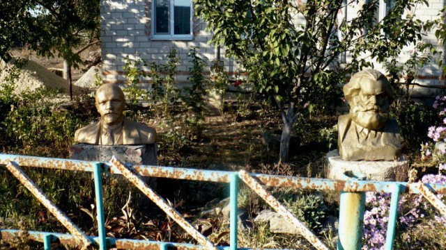 В Одессе памятник Ленину превратился в Вейдера