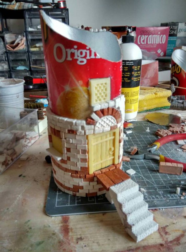Сломанная башня, или что можно сделать из обычной банки от чипсов