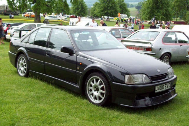 Капсула времени: Opel Omega 1992 года с пробегом 705 км