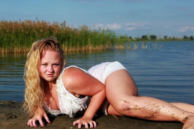 Дуры, хватит выёживаться перед фотиком