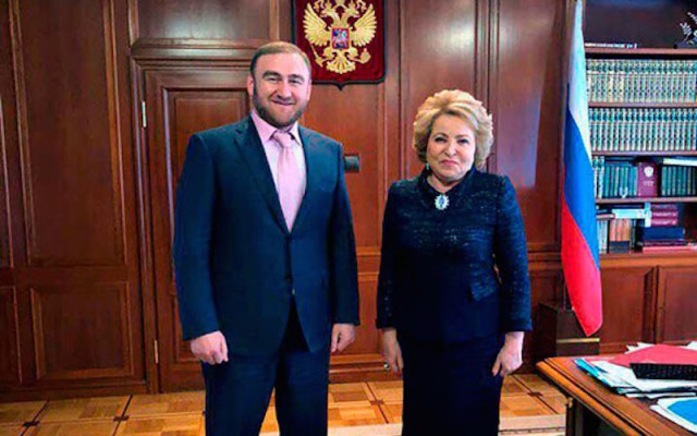 Полицейский, обнародовавший фотографии прокуроров, обнимающихся с преступниками, выслушал приговор