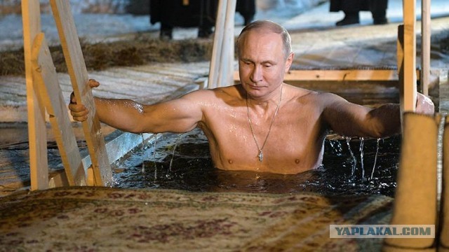 Крещенское купание Путина 2019 года выдали за 2021 год