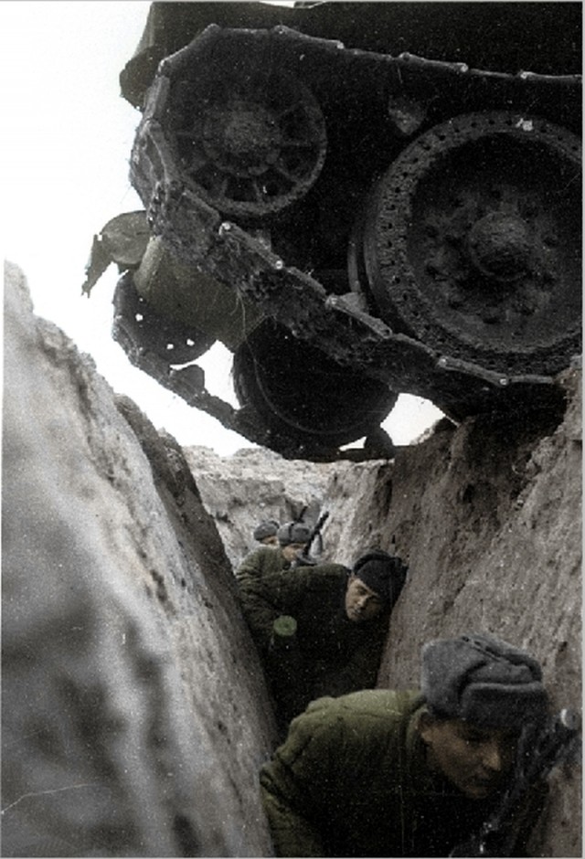 Фотографии связанных с историей Красной и Советской Армии.