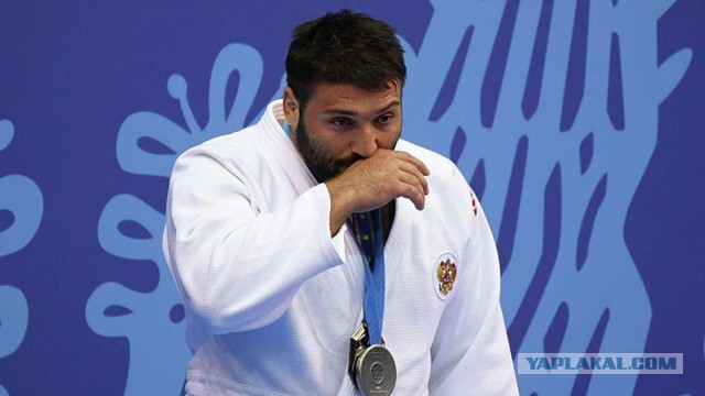 Международная федерация дзюдо признала судейскую ошибку и вручила золото россиянину Тасоеву