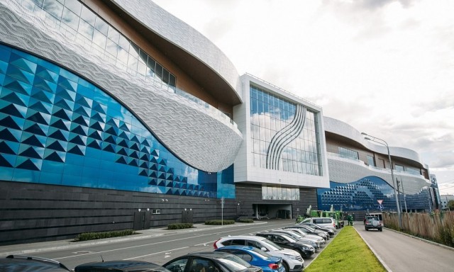 Обрушился потолок в подземном паркинге ТЦ «Ривьера»