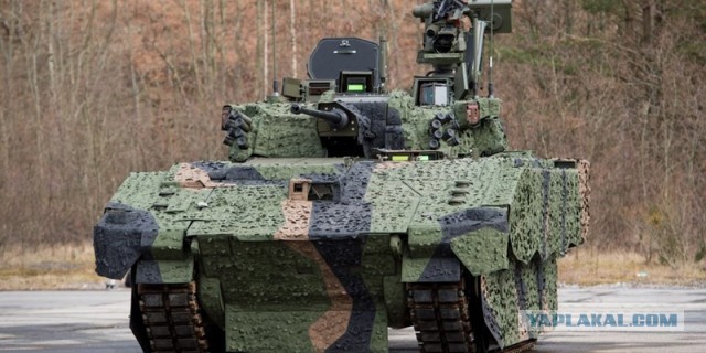 В каком ухе у меня жужжит?