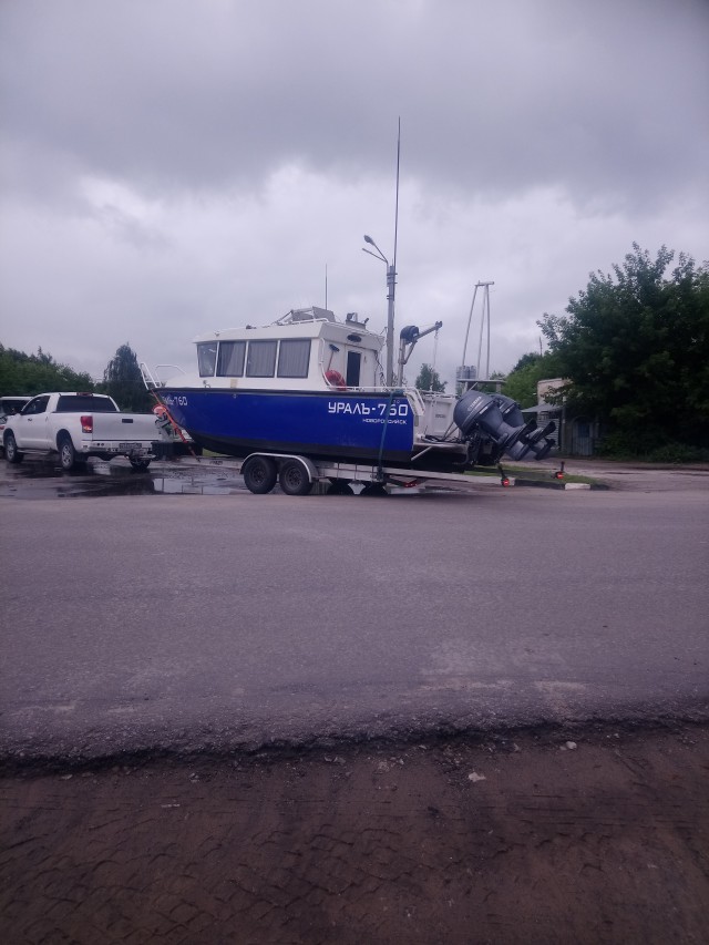 На заправке...