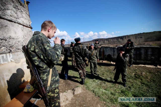 Украина армию не бросает, она ее предает.