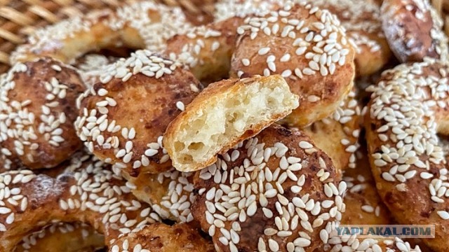 Творожно-сырные колечки с кунжутом