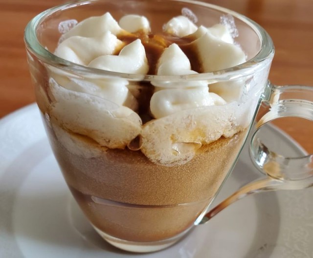 Кофе Дальгона и йогуртный торт.