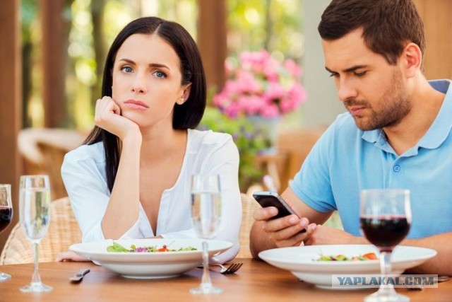 Нужно ли залезать в телефон мужа.