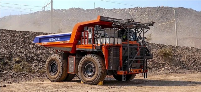 Представлен 240-тонный электрический карьерный самосвал, разработанный Hitachi