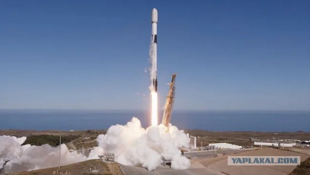 SpaceX произвела 100-й пуск "Фалькон-9" в 2025 году.