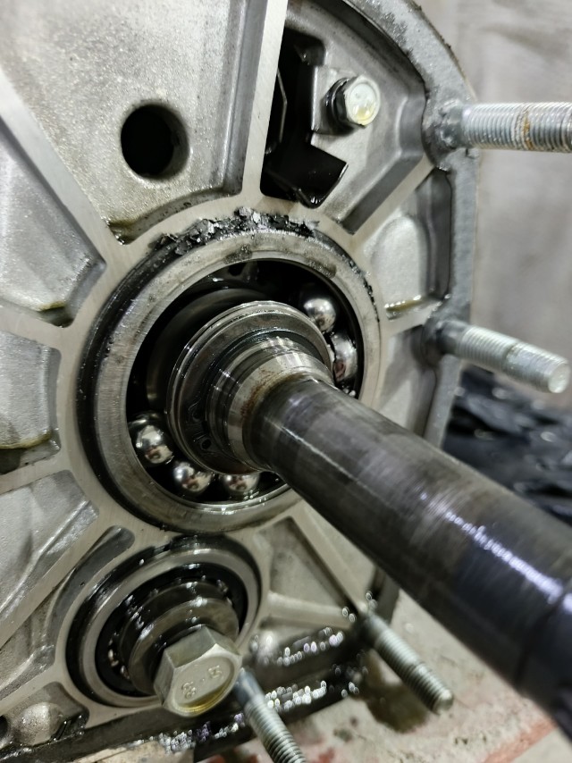 Современное качество от АвтоВАЗа. Нива Легенда,куплена в салоне в 2024 году, пробег 5200 км...