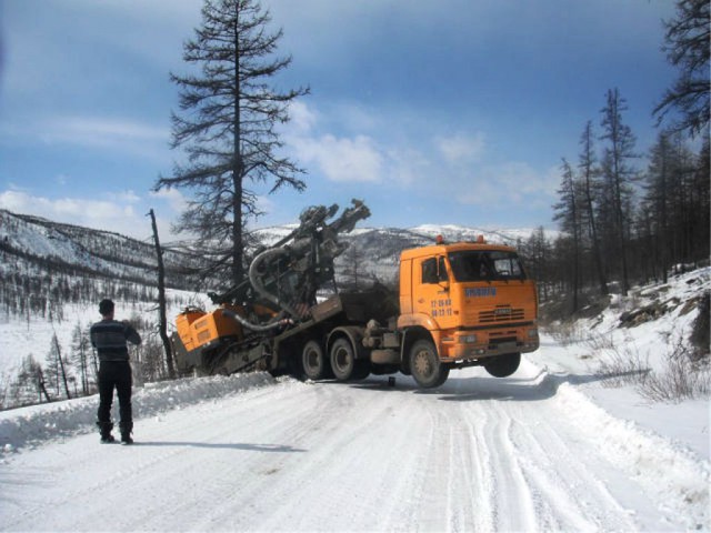 На Камазе в брод., Челябинск суровый? Курит..