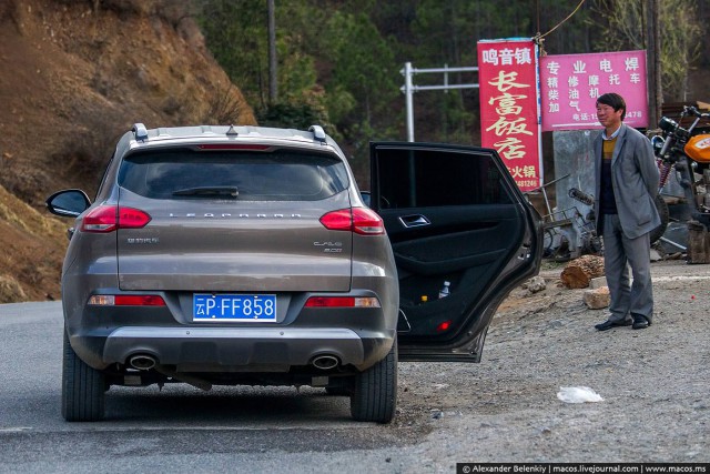 Машины-подделки на дорогах Китая
