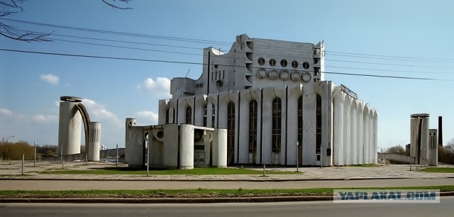 Брутальные колоссы: топ-15 самых жутких шедевров архитектуры