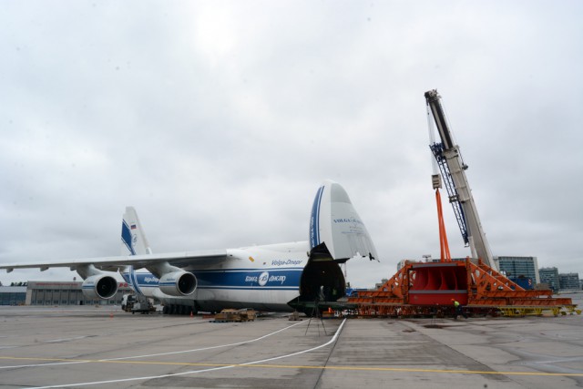 Грузовой Боинг 747-8