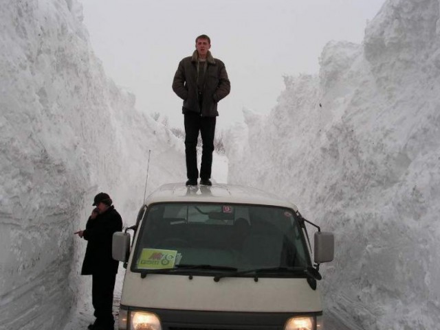 Ну что, москвичи, жалуетесь на снежок? А теперь посмотрите за МКАД!