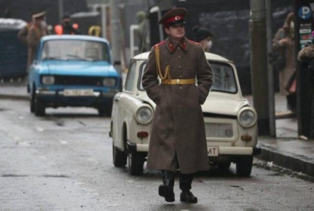 Появились первые фотографии со съемок фильма «Тетрис»