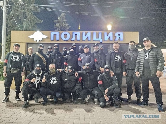В Рязани "семьянины" решили станцевать лезгинку у ТЦ Малина, но местные силовики этого не оценили