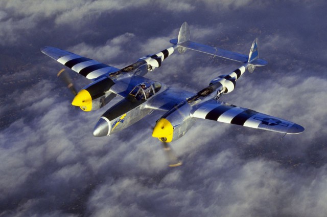 Многоцелевой истребитель P-38 «Lightning»
