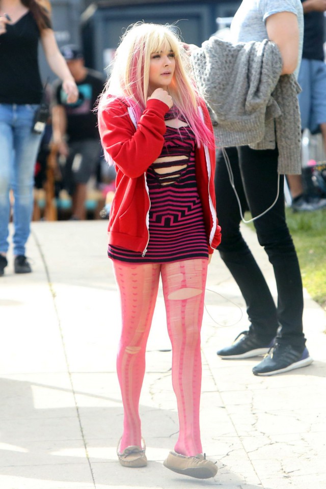 Хлоя Морец - на съемках "Соседи. На тропе войны 2"