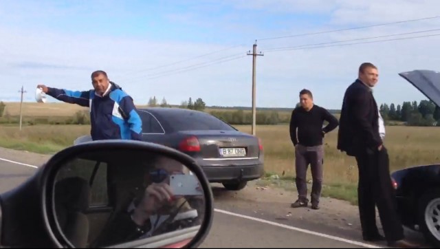 В Красногвардейском р-не Петербурга вот эти два тела ходят и предлагают приобрести царские монеты