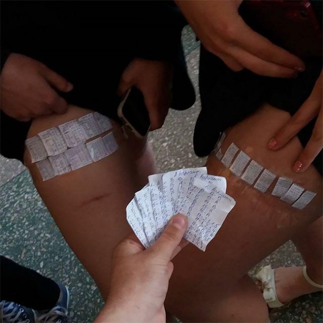 Девушки-студентки всегда готовы к экзаменам!